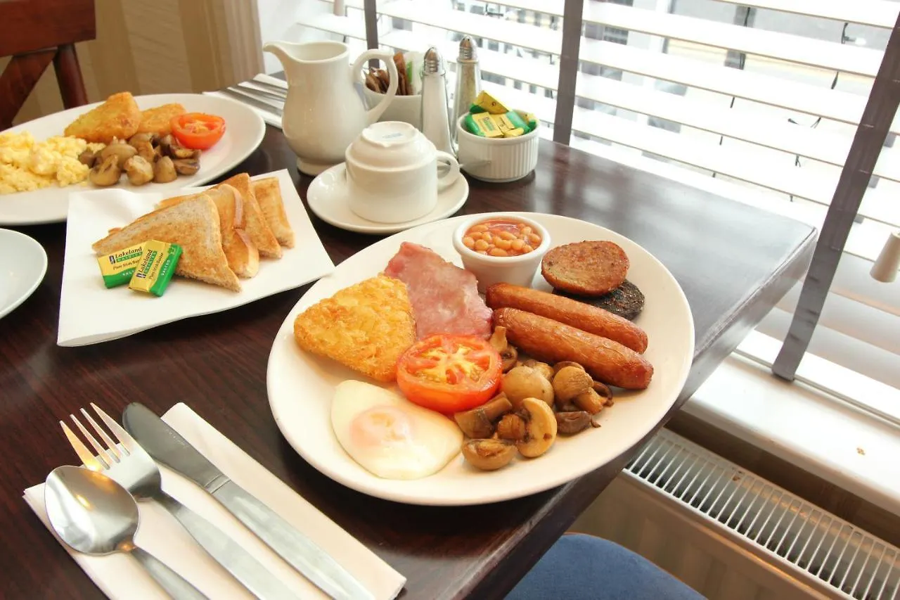 Castle Hotel Dublin 4*,