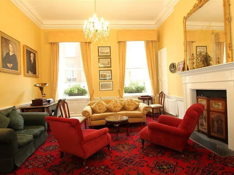 Castle Hotel Dublin 4*,